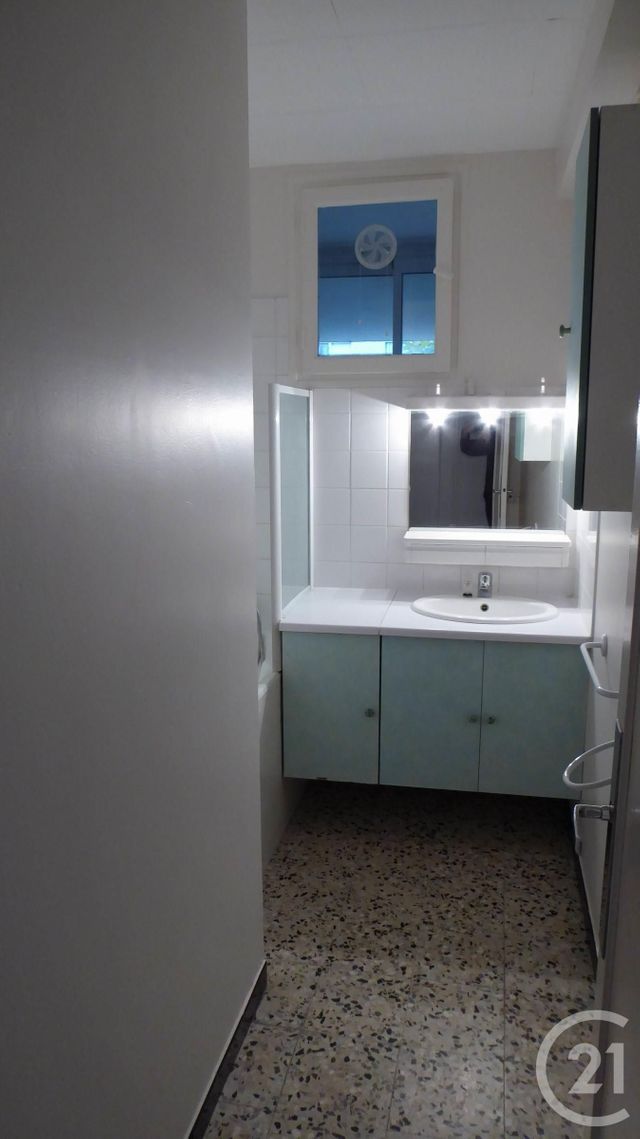 Appartement F3 à louer - 3 pièces - 60.0 m2 - BAGNOLS SUR CEZE - 30 - LANGUEDOC-ROUSSILLON - Century 21 La Big Appartement F3 à louer - 3 pièces - 60.0 m2 - BAGNOLS SUR CEZE - 30 - LANGUEDOC-ROUSSILLON - Century 21 La Big