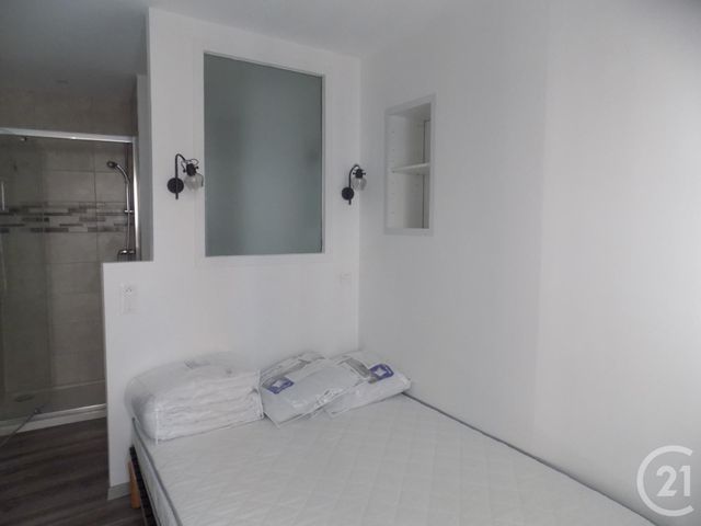 Studio à louer - 1 pièce - 32.3 m2 - BAGNOLS SUR CEZE - 30 - LANGUEDOC-ROUSSILLON - Century 21 La Big Studio à louer - 1 pièce - 32.3 m2 - BAGNOLS SUR CEZE - 30 - LANGUEDOC-ROUSSILLON - Century 21 La Big