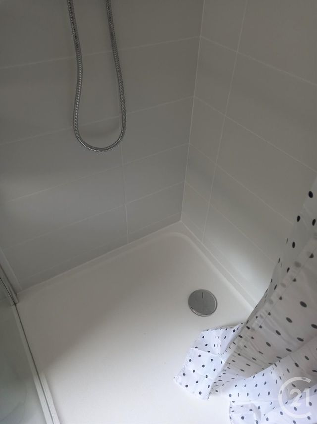 Studio à louer - 1 pièce - 25.0 m2 - BAGNOLS SUR CEZE - 30 - LANGUEDOC-ROUSSILLON - Century 21 La Big Studio à louer - 1 pièce - 25.0 m2 - BAGNOLS SUR CEZE - 30 - LANGUEDOC-ROUSSILLON - Century 21 La Big