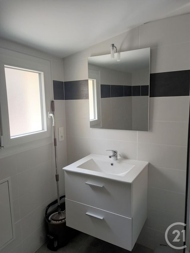 Studio à louer - 1 pièce - 25.0 m2 - BAGNOLS SUR CEZE - 30 - LANGUEDOC-ROUSSILLON - Century 21 La Big Studio à louer - 1 pièce - 25.0 m2 - BAGNOLS SUR CEZE - 30 - LANGUEDOC-ROUSSILLON - Century 21 La Big