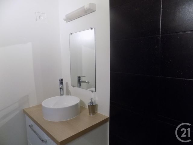 Afficher la photo en grand appartement à louer - 4 pièces - 70.0 m2 - BAGNOLS SUR CEZE - 30 - LANGUEDOC-ROUSSILLON - Century 21 La Big