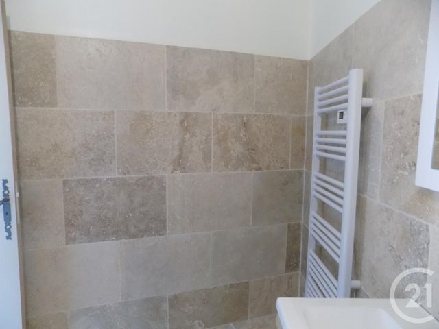 Afficher la photo en grand appartement à louer - 2 pièces - 51.0 m2 - BAGNOLS SUR CEZE - 30 - LANGUEDOC-ROUSSILLON - Century 21 La Big