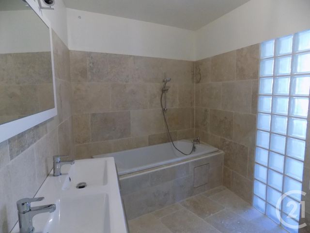 Afficher la photo en grand appartement à louer - 2 pièces - 51.0 m2 - BAGNOLS SUR CEZE - 30 - LANGUEDOC-ROUSSILLON - Century 21 La Big