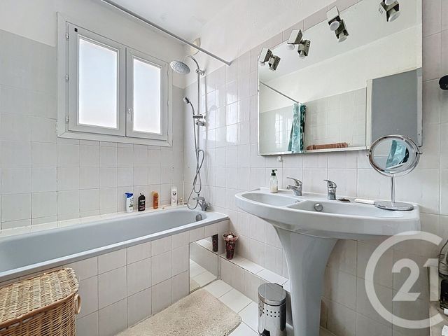 Appartement T4 à vendre - 4 pièces - 77.15 m2 - BAGNOLS SUR CEZE - 30 - LANGUEDOC-ROUSSILLON - Century 21 La Big