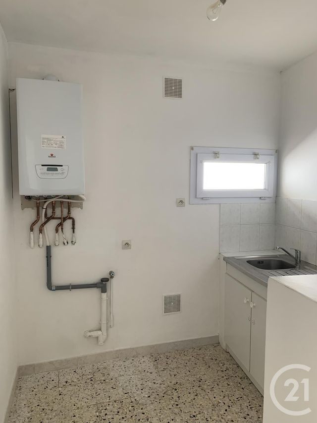 Appartement à louer - 2 pièces - 35.0 m2 - BAGNOLS SUR CEZE - 30 - LANGUEDOC-ROUSSILLON - Century 21 La Big