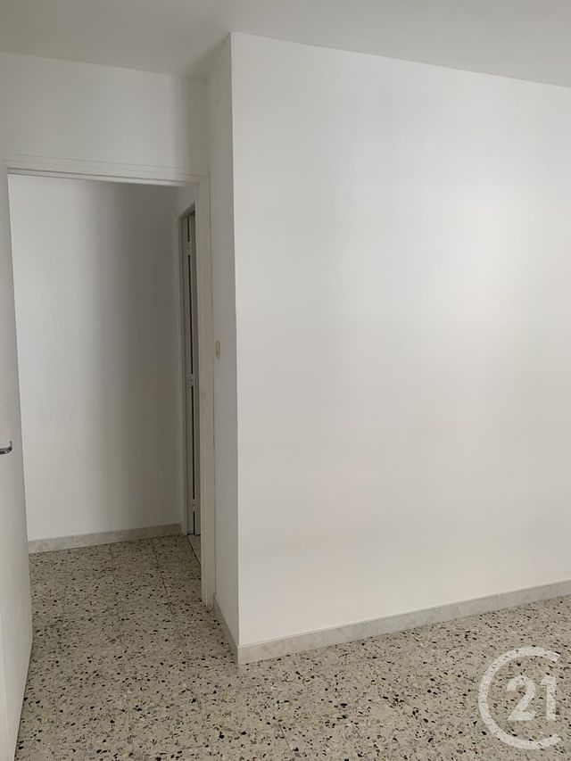 Appartement à louer - 2 pièces - 35.0 m2 - BAGNOLS SUR CEZE - 30 - LANGUEDOC-ROUSSILLON - Century 21 La Big