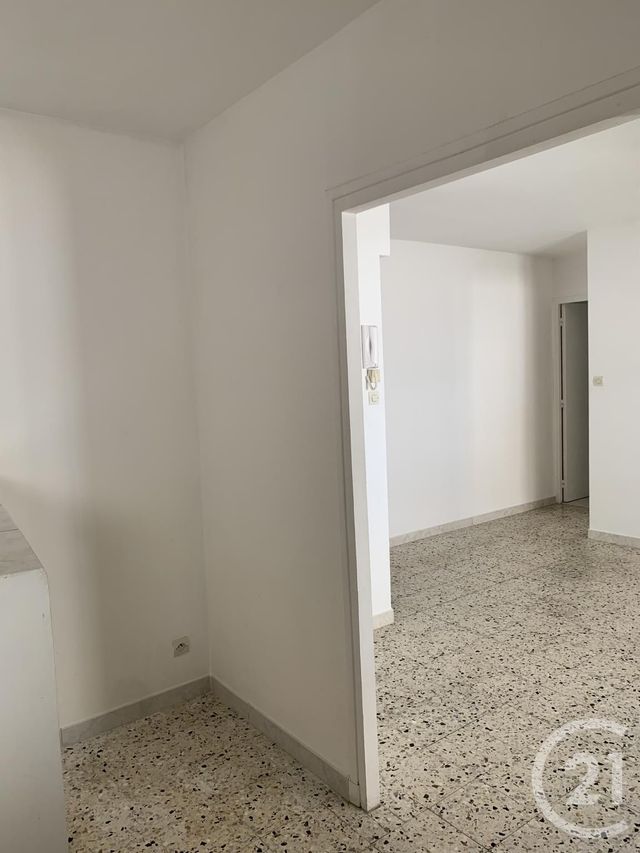 Appartement à louer - 2 pièces - 35.0 m2 - BAGNOLS SUR CEZE - 30 - LANGUEDOC-ROUSSILLON - Century 21 La Big