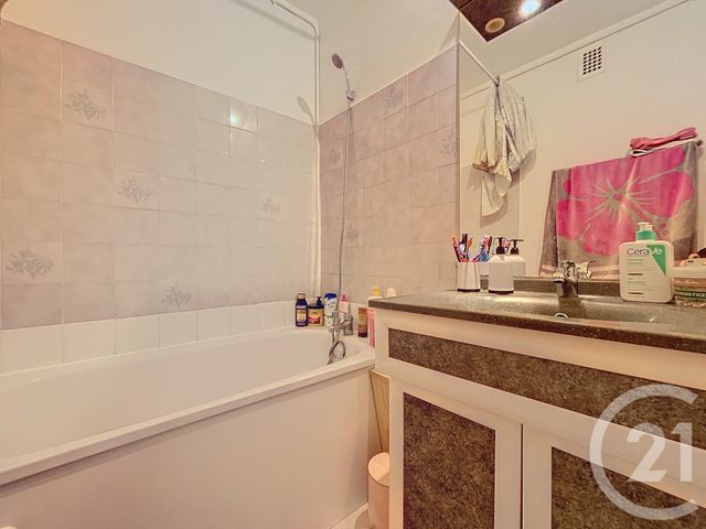 Appartement T4 à louer - 4 pièces - 63.48 m2 - BAGNOLS SUR CEZE - 30 - LANGUEDOC-ROUSSILLON - Century 21 La Big