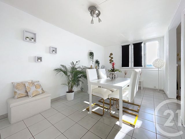 Appartement T4 à louer - 4 pièces - 63.48 m2 - BAGNOLS SUR CEZE - 30 - LANGUEDOC-ROUSSILLON - Century 21 La Big
