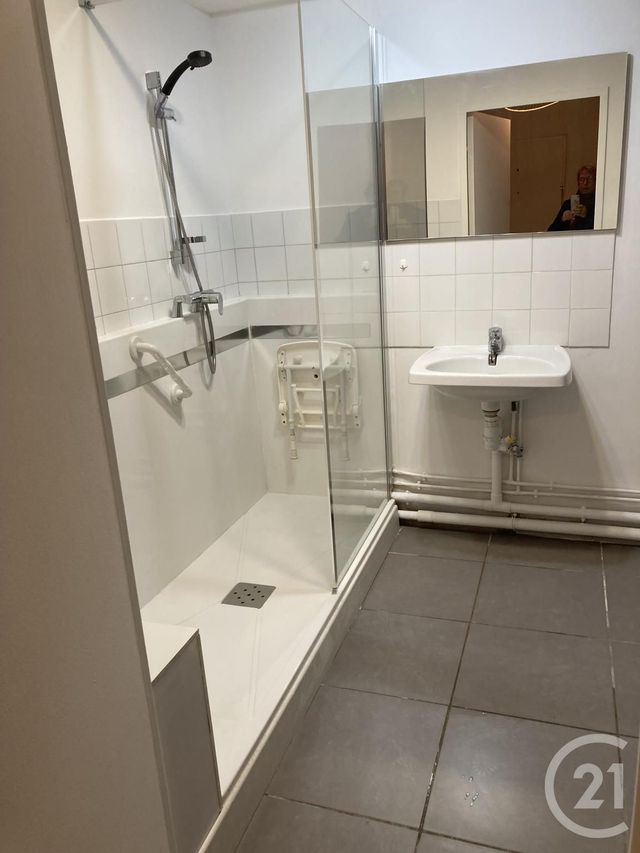 Appartement F3 à louer - 3 pièces - 69.0 m2 - BAGNOLS SUR CEZE - 30 - LANGUEDOC-ROUSSILLON - Century 21 La Big