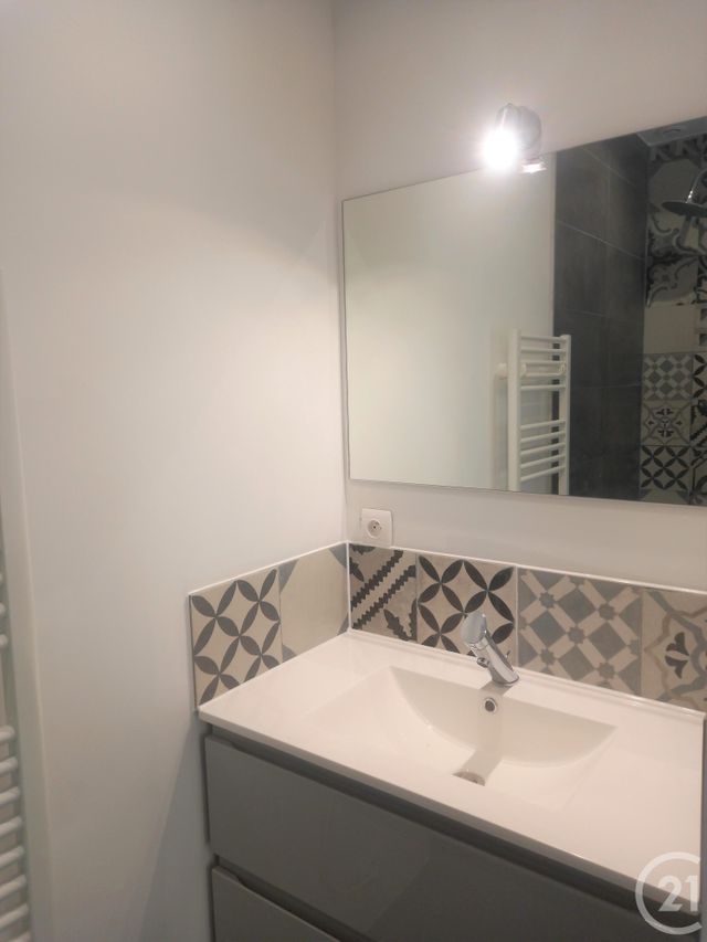 Appartement F2 à louer - 2 pièces - 42.35 m2 - BAGNOLS SUR CEZE - 30 - LANGUEDOC-ROUSSILLON - Century 21 La Big