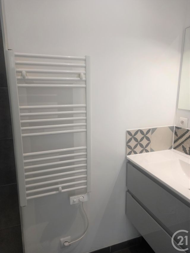 Appartement F2 à louer - 2 pièces - 42.35 m2 - BAGNOLS SUR CEZE - 30 - LANGUEDOC-ROUSSILLON - Century 21 La Big
