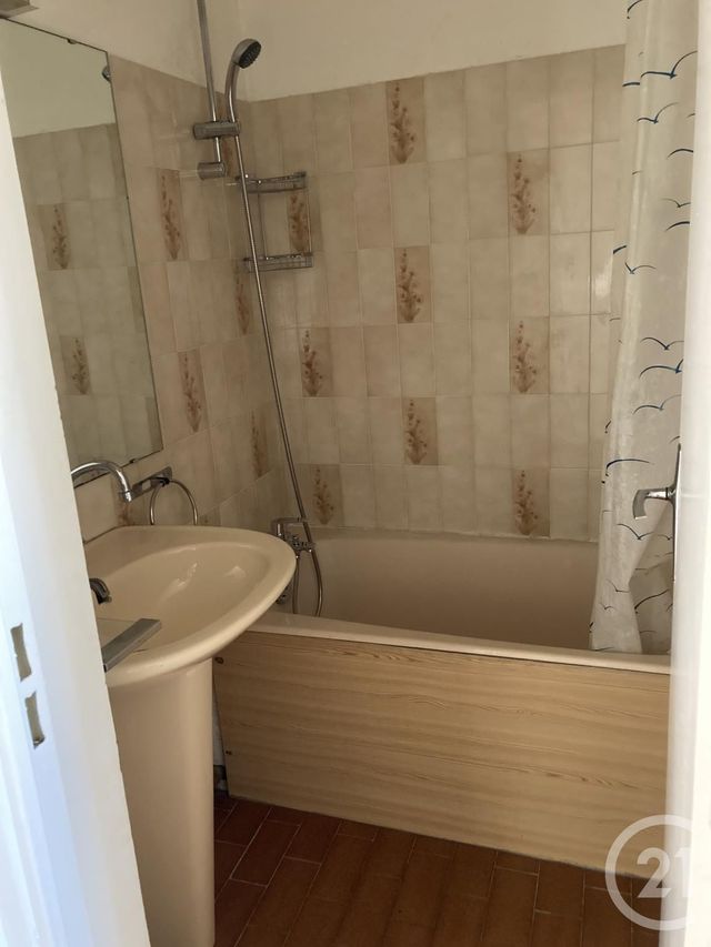 Appartement F1 à louer - 1 pièce - 25.0 m2 - BAGNOLS SUR CEZE - 30 - LANGUEDOC-ROUSSILLON - Century 21 La Big