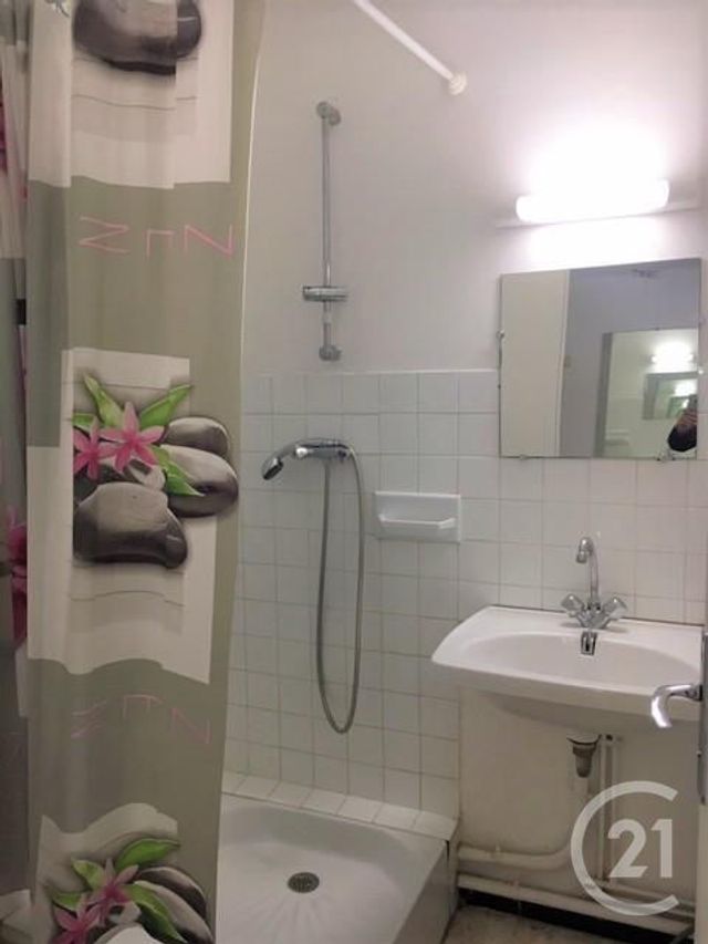 Appartement à louer - 2 pièces - 26.15 m2 - BAGNOLS SUR CEZE - 30 - LANGUEDOC-ROUSSILLON - Century 21 La Big