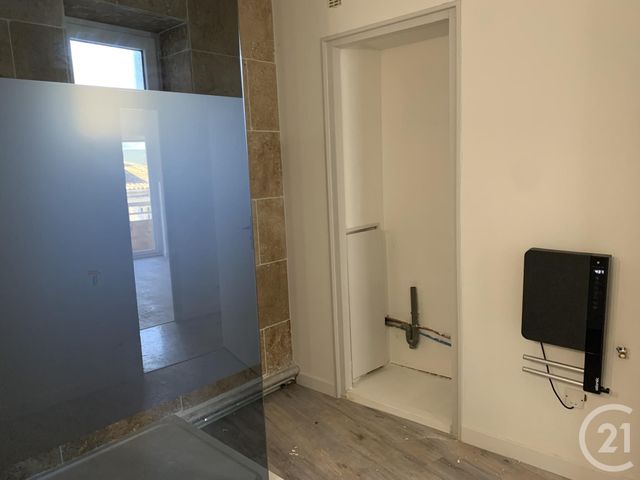 Appartement à louer - 3 pièces - 69.41 m2 - BAGNOLS SUR CEZE - 30 - LANGUEDOC-ROUSSILLON - Century 21 La Big
