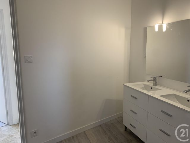 Appartement à louer - 3 pièces - 69.41 m2 - BAGNOLS SUR CEZE - 30 - LANGUEDOC-ROUSSILLON - Century 21 La Big