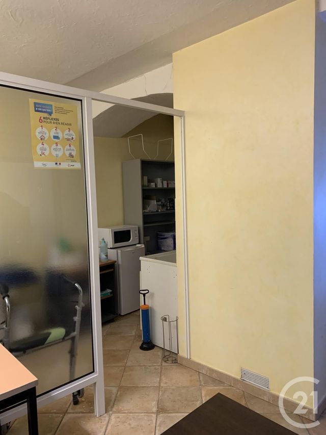 Appartement à louer - 2 pièces - 20.0 m2 - BAGNOLS SUR CEZE - 30 - LANGUEDOC-ROUSSILLON - Century 21 La Big