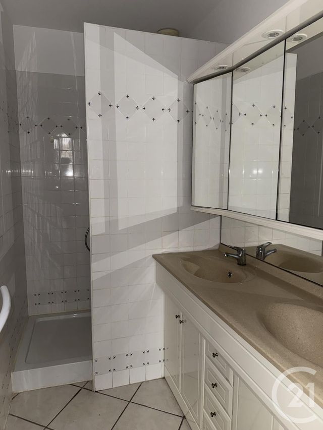 Appartement F2 à louer - 2 pièces - 56.0 m2 - BAGNOLS SUR CEZE - 30 - LANGUEDOC-ROUSSILLON - Century 21 La Big
