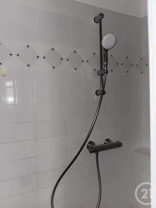 Appartement F2 à louer - 2 pièces - 56.0 m2 - BAGNOLS SUR CEZE - 30 - LANGUEDOC-ROUSSILLON - Century 21 La Big