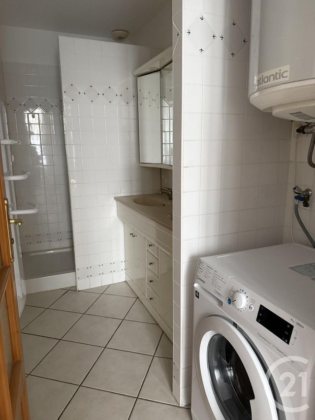 Appartement F2 à louer - 2 pièces - 56.0 m2 - BAGNOLS SUR CEZE - 30 - LANGUEDOC-ROUSSILLON - Century 21 La Big