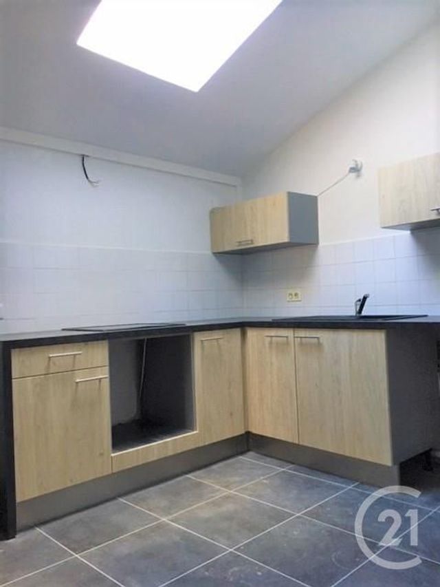 Appartement F2 à louer - 2 pièces - 48.0 m2 - BAGNOLS SUR CEZE - 30 - LANGUEDOC-ROUSSILLON - Century 21 La Big