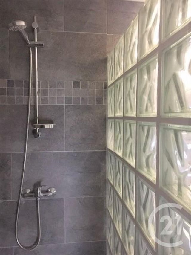 Appartement F2 à louer - 2 pièces - 48.0 m2 - BAGNOLS SUR CEZE - 30 - LANGUEDOC-ROUSSILLON - Century 21 La Big