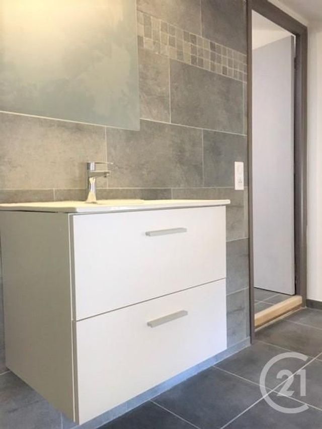 Appartement F2 à louer - 2 pièces - 48.0 m2 - BAGNOLS SUR CEZE - 30 - LANGUEDOC-ROUSSILLON - Century 21 La Big