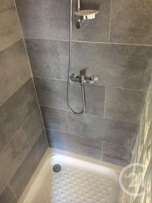 Appartement F2 à louer - 2 pièces - 48.0 m2 - BAGNOLS SUR CEZE - 30 - LANGUEDOC-ROUSSILLON - Century 21 La Big