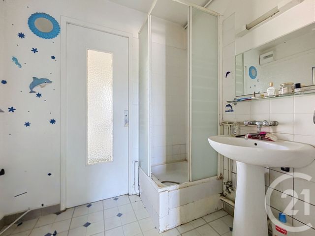 Appartement F4 à vendre - 4 pièces - 59.48 m2 - ST NAZAIRE - 30 - LANGUEDOC-ROUSSILLON - Century 21 La Big