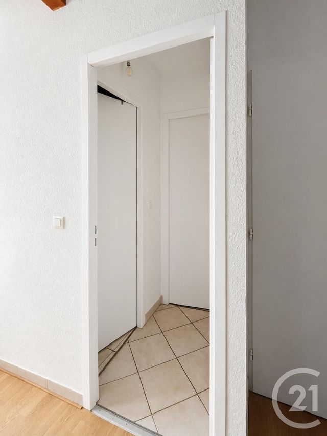 Appartement à louer - 3 pièces - 80.0 m2 - BAGNOLS SUR CEZE - 30 - LANGUEDOC-ROUSSILLON - Century 21 La Big