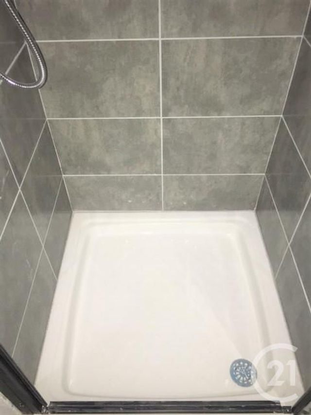 Appartement à louer - 2 pièces - 37.0 m2 - BAGNOLS SUR CEZE - 30 - LANGUEDOC-ROUSSILLON - Century 21 La Big