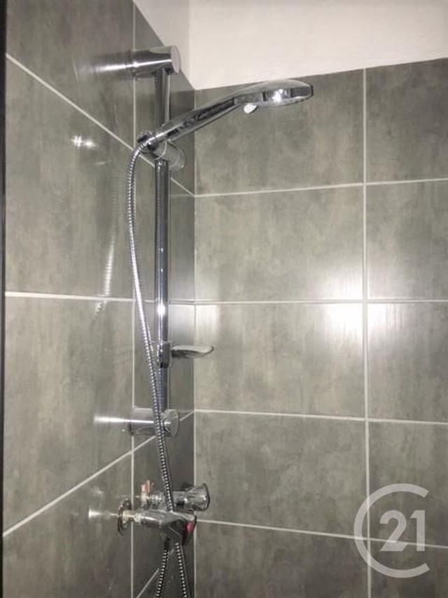 Appartement à louer - 2 pièces - 37.0 m2 - BAGNOLS SUR CEZE - 30 - LANGUEDOC-ROUSSILLON - Century 21 La Big