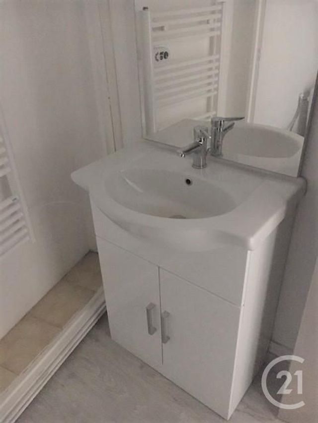 Appartement à louer - 2 pièces - 37.0 m2 - BAGNOLS SUR CEZE - 30 - LANGUEDOC-ROUSSILLON - Century 21 La Big