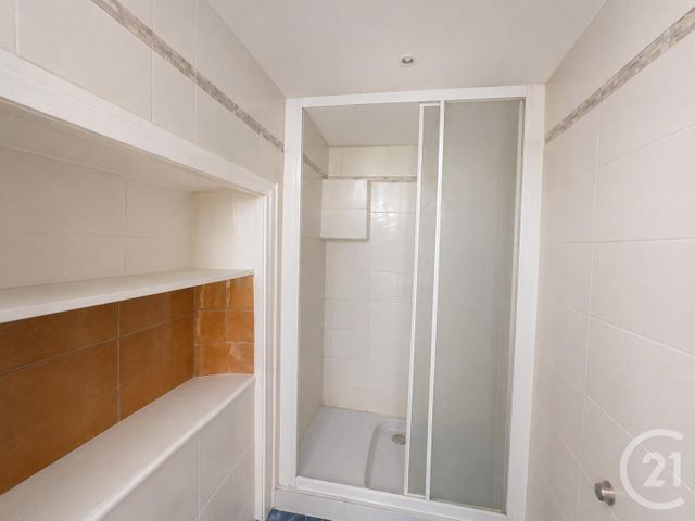 Appartement à louer - 2 pièces - 50.0 m2 - BAGNOLS SUR CEZE - 30 - LANGUEDOC-ROUSSILLON - Century 21 La Big