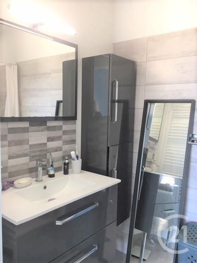 Appartement à louer - 2 pièces - 50.0 m2 - LAUDUN L ARDOISE - 30 - LANGUEDOC-ROUSSILLON - Century 21 La Big