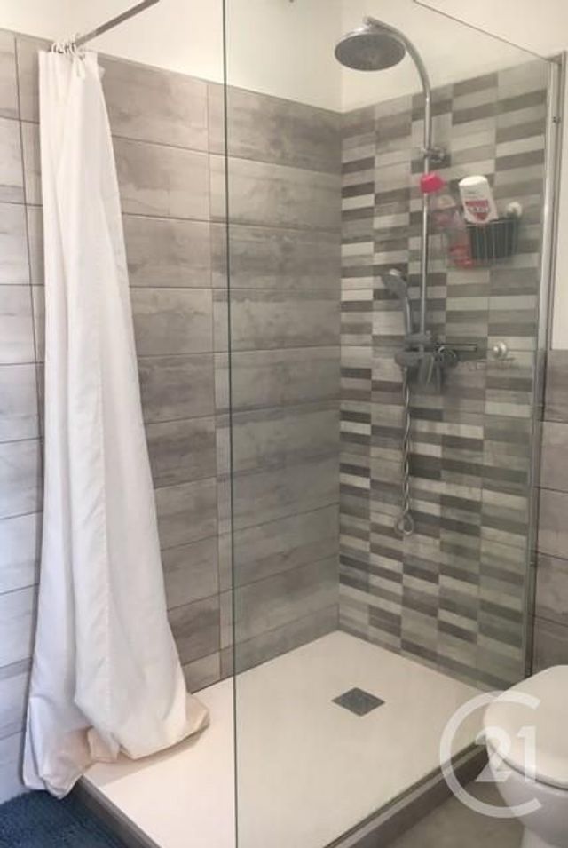 Appartement à louer - 2 pièces - 50.0 m2 - LAUDUN L ARDOISE - 30 - LANGUEDOC-ROUSSILLON - Century 21 La Big