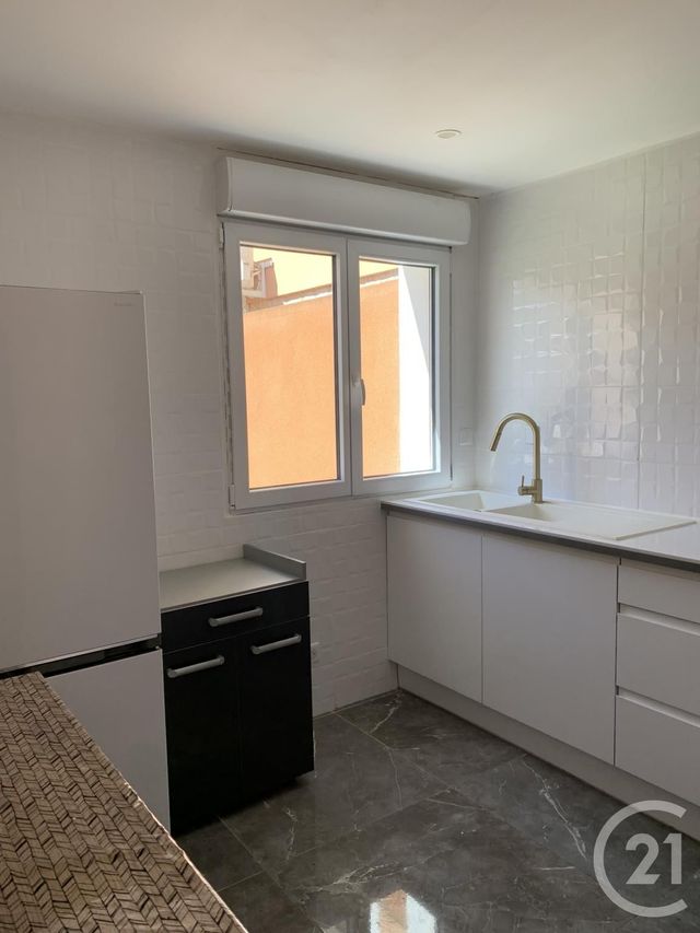 Appartement F1 à louer - 1 pièce - 44.0 m2 - BAGNOLS SUR CEZE - 30 - LANGUEDOC-ROUSSILLON - Century 21 La Big