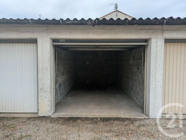 Parking à louer BAGNOLS SUR CEZE